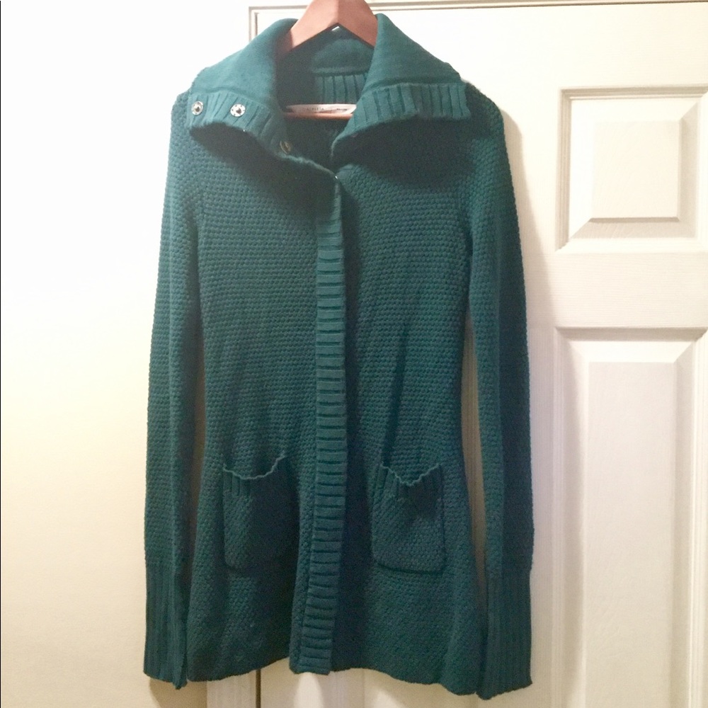 Athleta tunic cardigan with snap closure